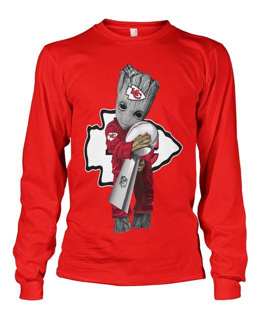 Groot Hugs Kansas City Chiefs Super Bowl Champions 54 LIV Sweatshirt TH1328